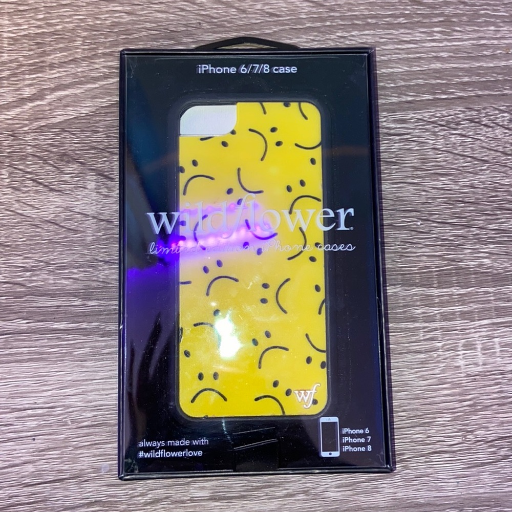 Wildflower Smiley iPhone 8 Case